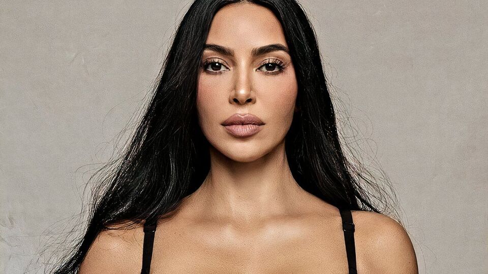 Кардаш'ян продемонструвала різні моделі білизни