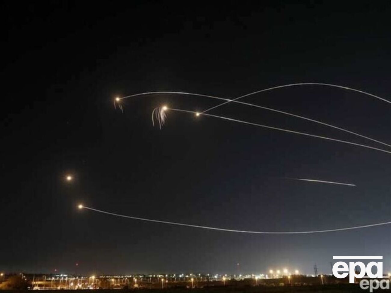 Иран выпустил сотни ракет в направлении Израиля