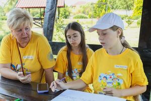 Фонд Рината Ахметова оказывает психологическую помощь украинцам с 2014 года