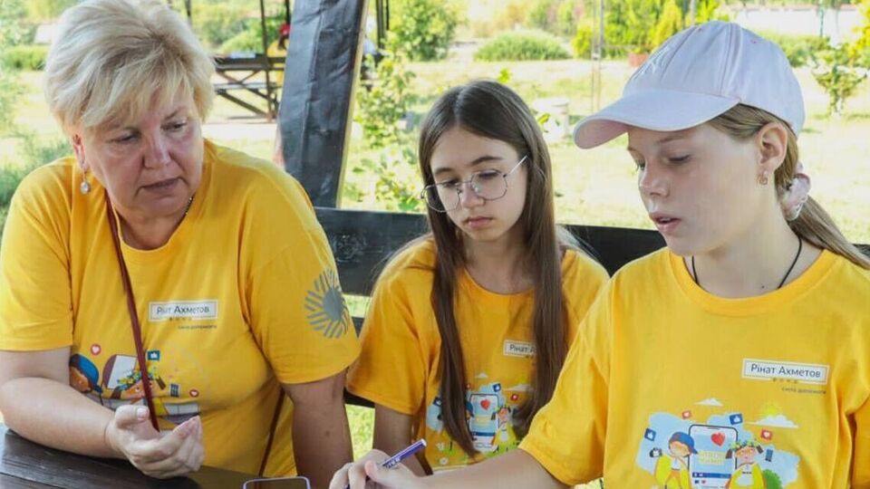 Фонд Рината Ахметова оказывает психологическую помощь украинцам с 2014 года