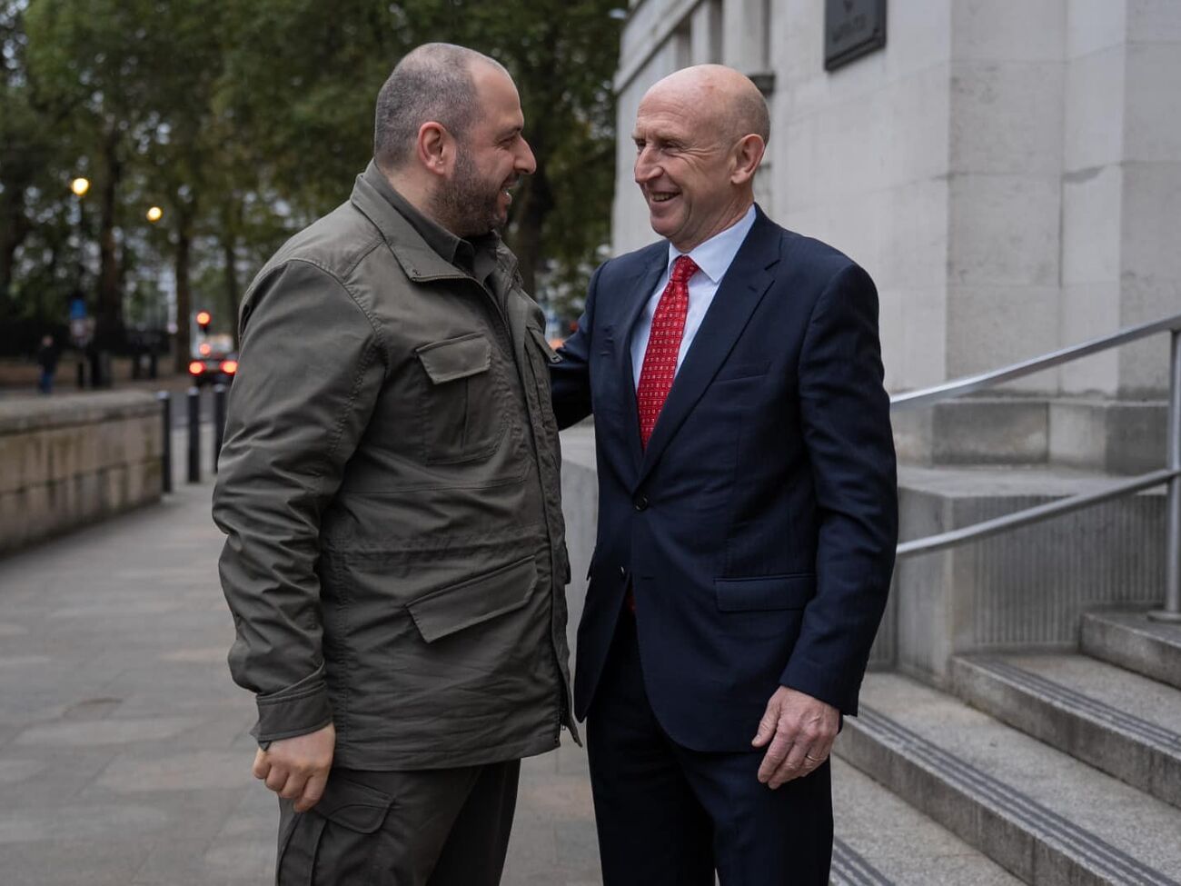 Великобритания "действует на опережение", обеспечивая Украину необходимыми боеприпасами, отметил Умеров после встречи с Хили