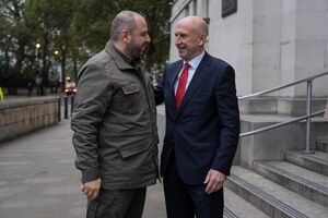 Великобритания "действует на опережение", обеспечивая Украину необходимыми боеприпасами, отметил Умеров после встречи с Хили