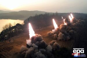 Северокорейские военные помогают нацеливать ракеты, переданные КНДР России, пишет СМИ