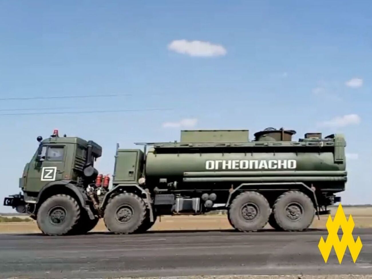 Росіяни постійно переміщують бензовози по Криму