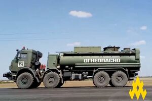 Россияне постоянно перемещают бензовозы по Крыму