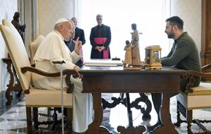 Зеленский рассказал, что они с Франциском детально обсудили возвращение из РФ пленных гражданских и депортированных детей