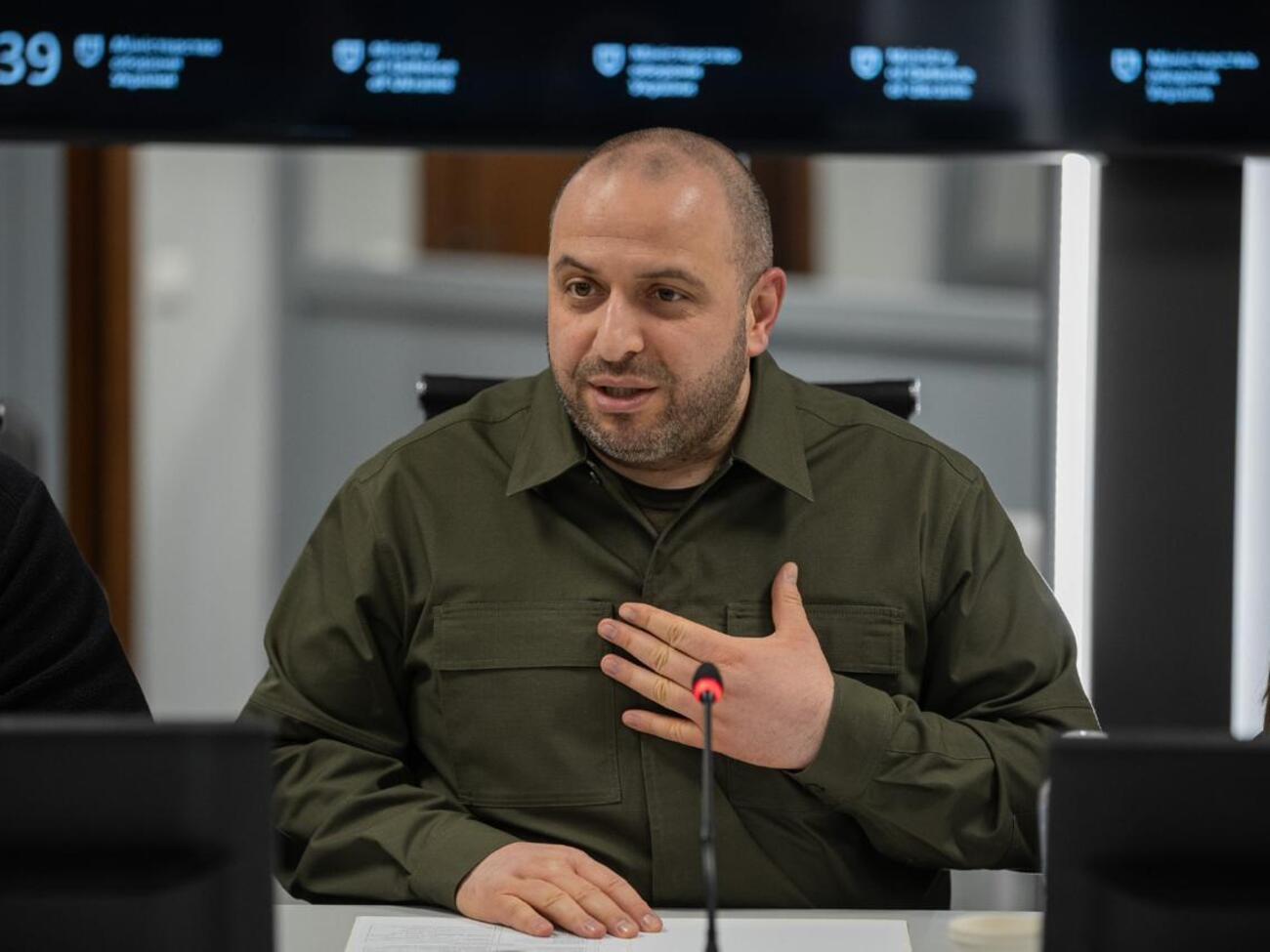 Кабмин назначил двух заместителей Умерова по его представлению