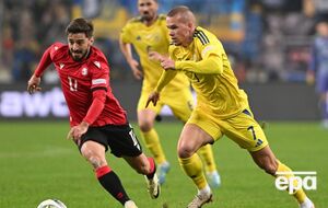 Мудрик забил мяч в ворота сборной Грузии