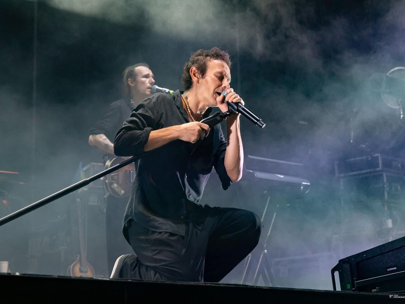 Во время концерта Вакарчук поблагодарил украинских защитников, а песню "Місто Марії" посвятил воинам, которые погибли на войне