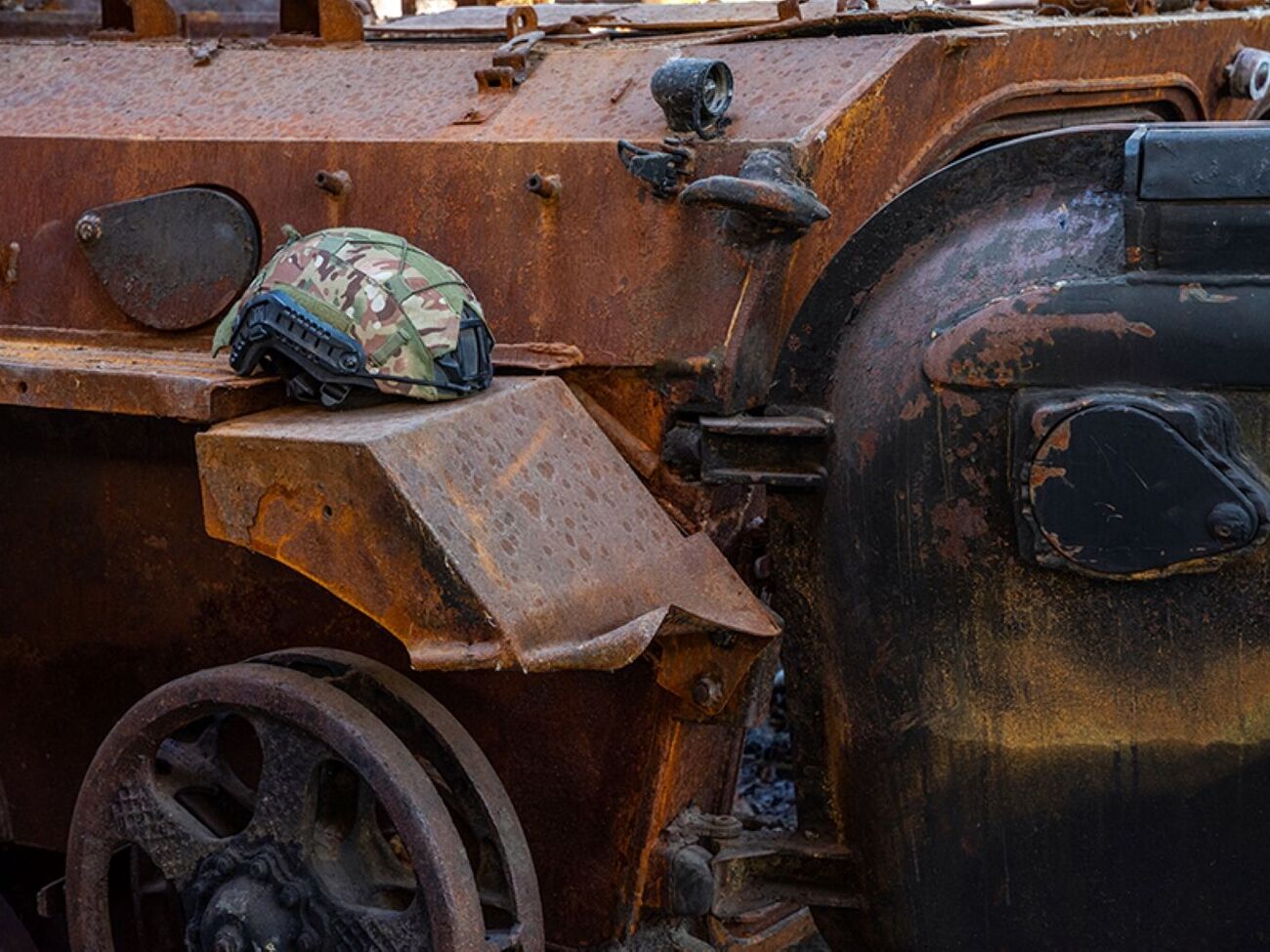 Військовослужбовець, імовірно, поширював закриту інформацію воєнного характеру