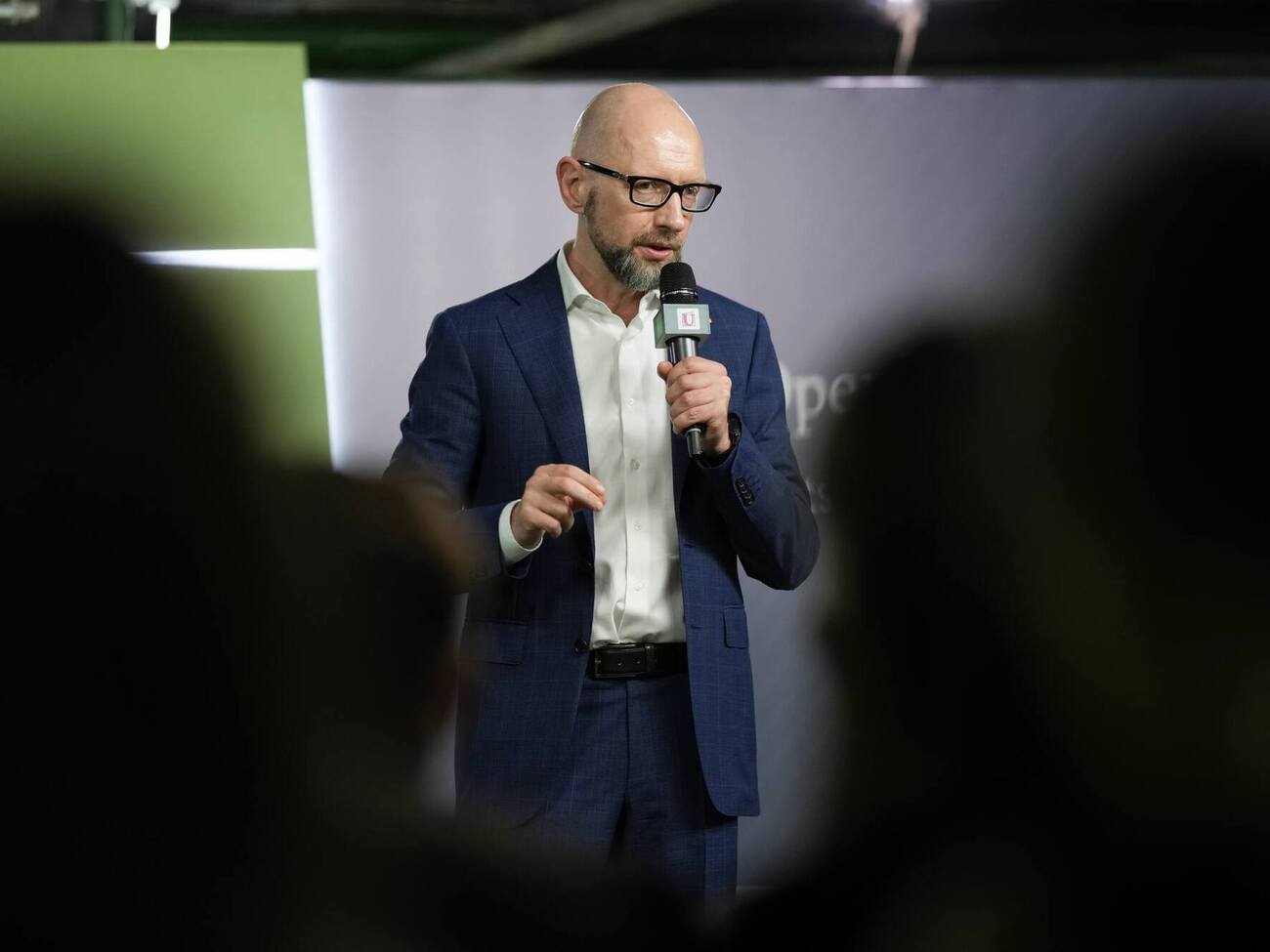 Прессекретарка Яценюка вимагає вибачень і спростувань фейку про політика