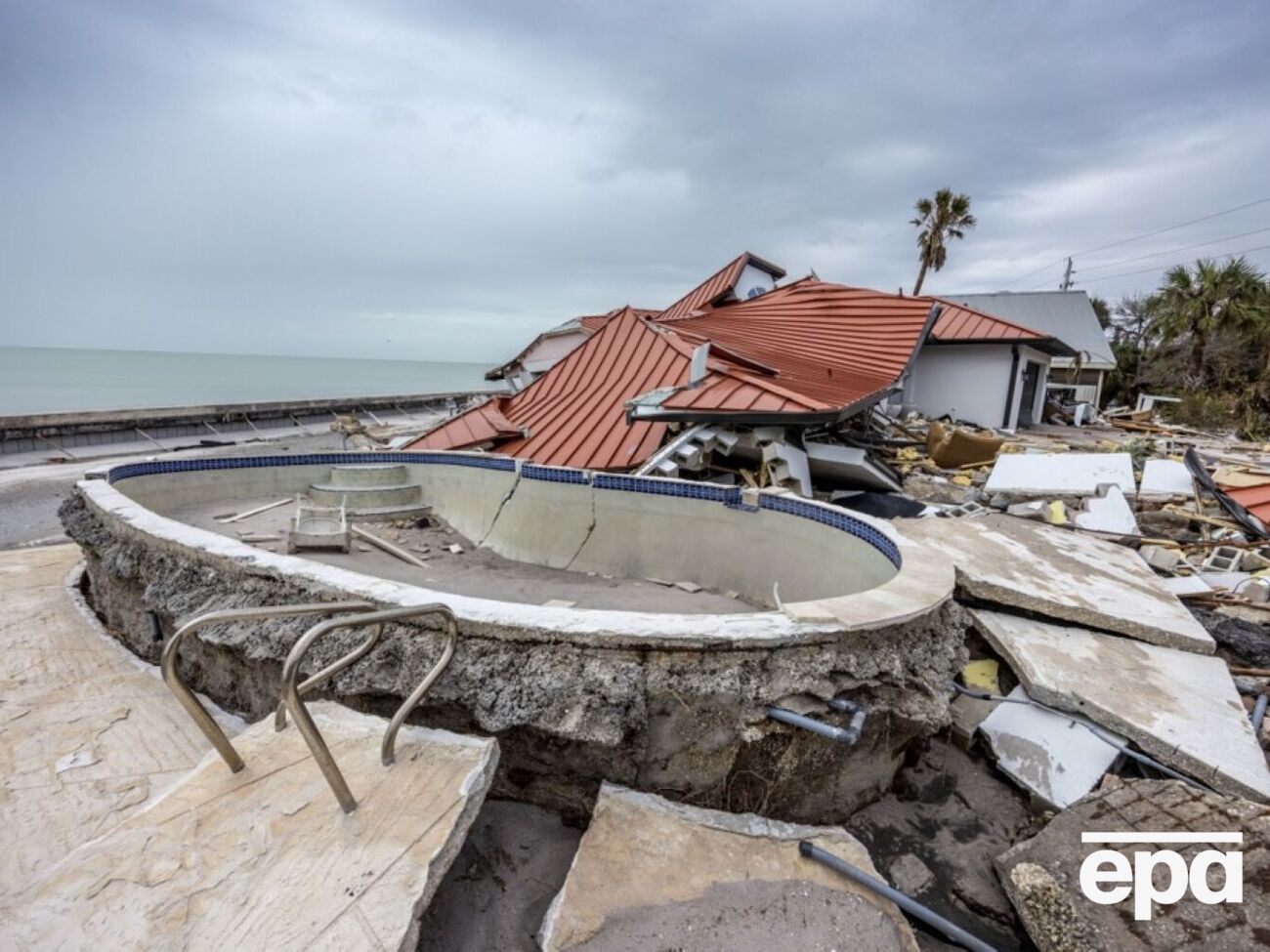 С последствиями непогоды борется, в частности, 50 тыс. энергетиков