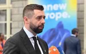 Арахамия – пользователю соцсетей: Мы готовы, сразу же после того, как ваши друзья из ЕС это сделают