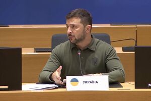 Зеленский подчеркнул, что украинский фронт нуждается в большей поддержке