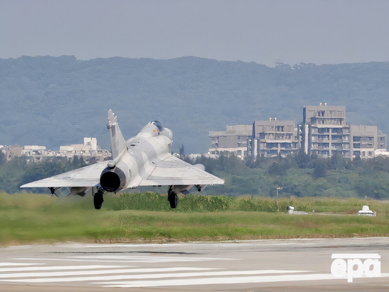 КНР у берегов Тайваня в понедельник начала очередные военные учения