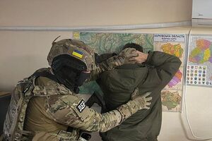 Мужчина помогал организовывать рубку деревьев, которые затем передавали на нужды захватчиков