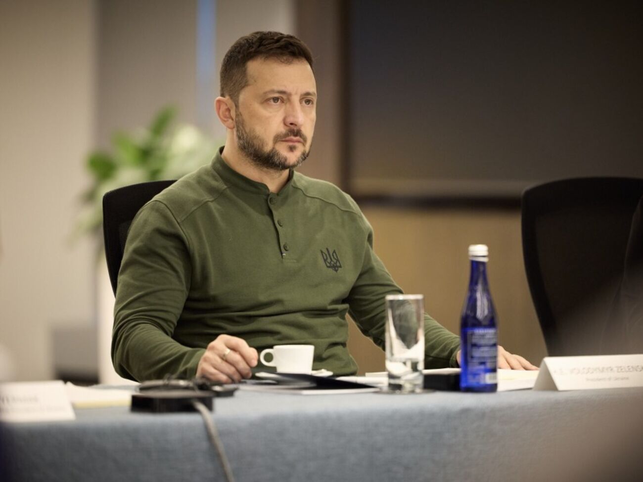 Зеленському довіряє більш ніж половина українців, свідчить опитування КМІС
