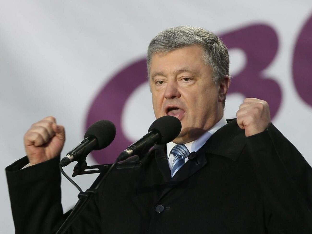 В январе 2016 года Петр Порошенко передал свою долю в корпорации Roshen в управление "слепому трасту" компании Rothschild Trust