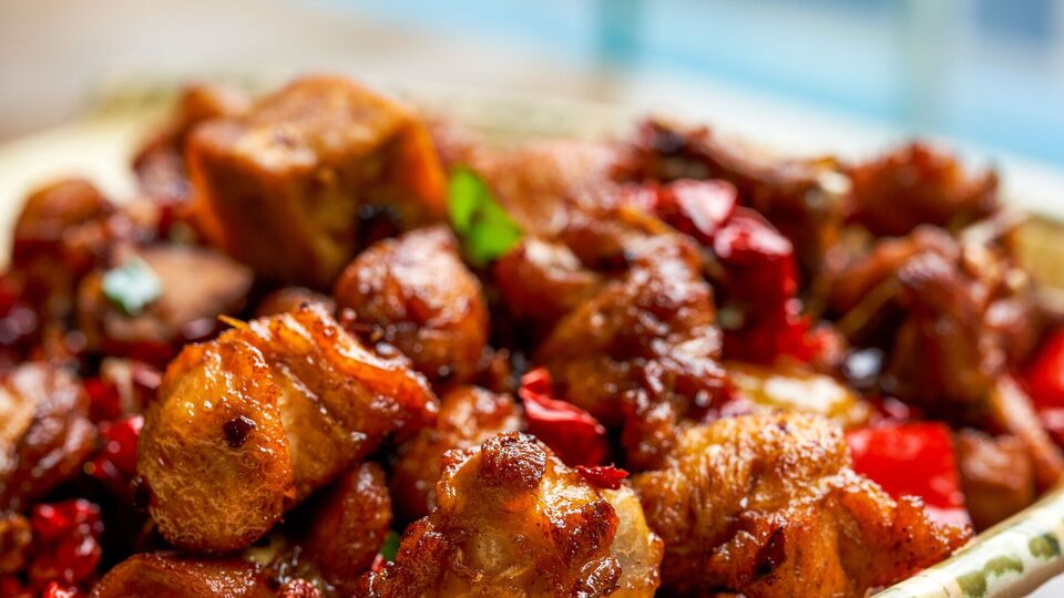 Чеснок, мед и соевый соус улучшают вкус жареного куриного филе