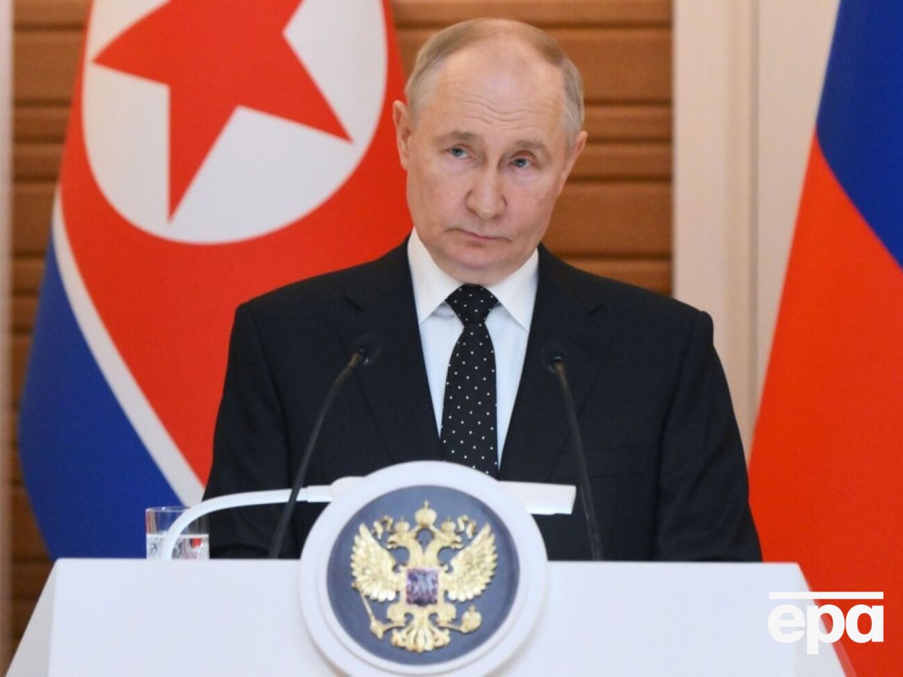 Согласно договору, стороны должны оказать друг другу "военную и другую" помощь, если одна из них подвергается "вооруженному нападению"