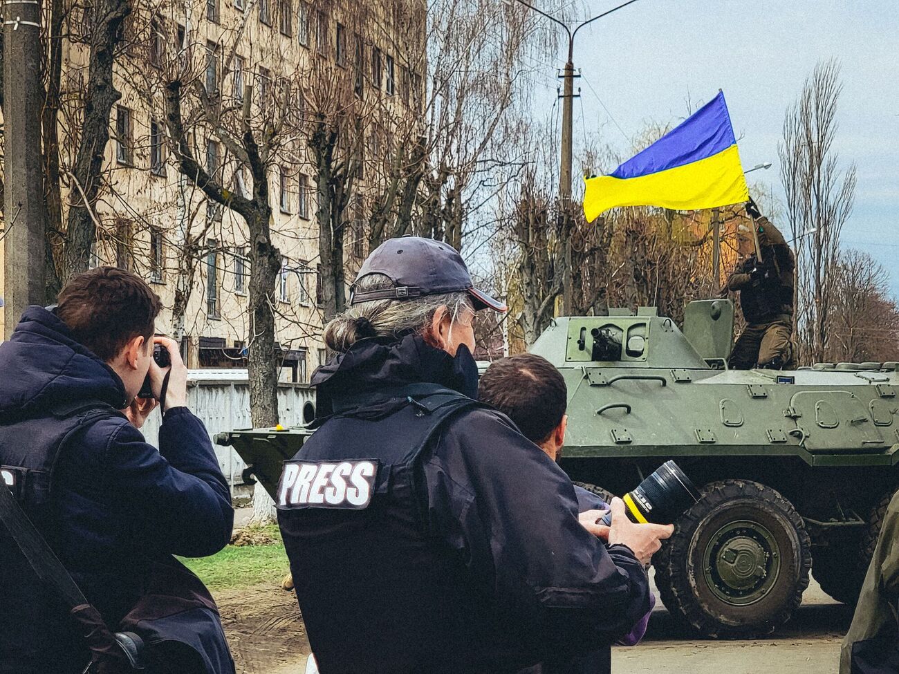 Статья "Медузы" о свободе слова в Украине в условиях войны построена на рассказах анонимных источников. Это посмешище, отметила украинская журналистка Анна Бабинец