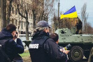 Статтю "Медузи" про свободу слова в Україні в умовах війни побудовано на розповідях анонімних джерел. Це посміховисько, зазначила українська журналістка Анна Бабінець