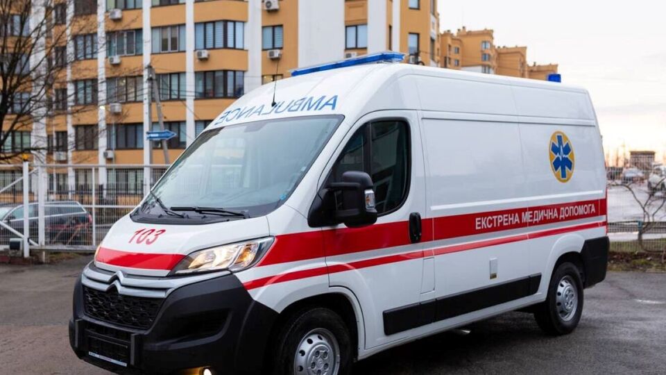 Постраждалого ушпиталили із численними травмами, він досі перебуває в лікарні, зазначив Лубінець