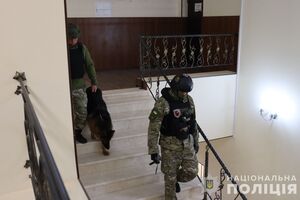Поліцейські перевірили "заміновані" будівлі