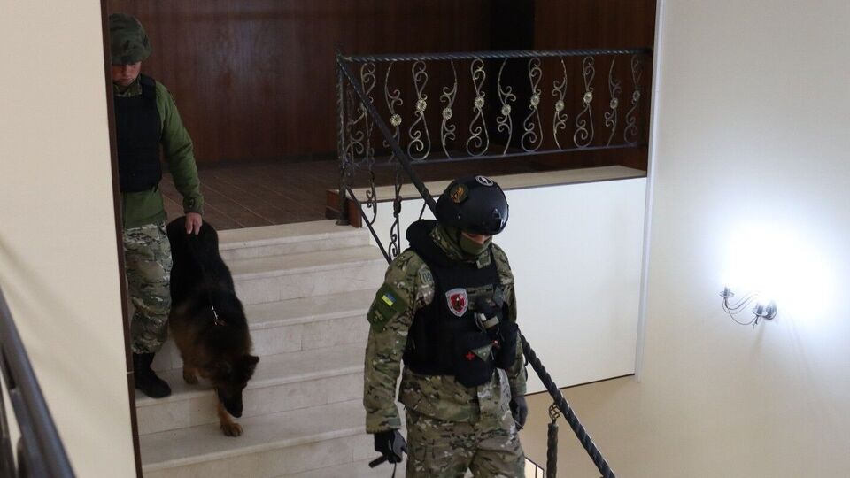 Поліцейські перевірили "заміновані" будівлі