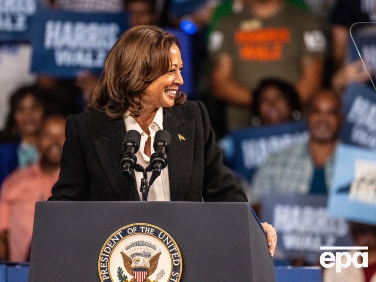 Загалом по країні, згідно з опитуванням, Гарріс лідирує