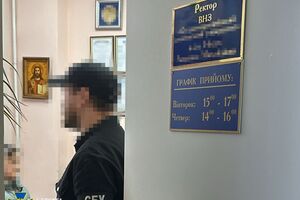 На Закарпатті правоохоронці затримали ректора і проректора приватного університету