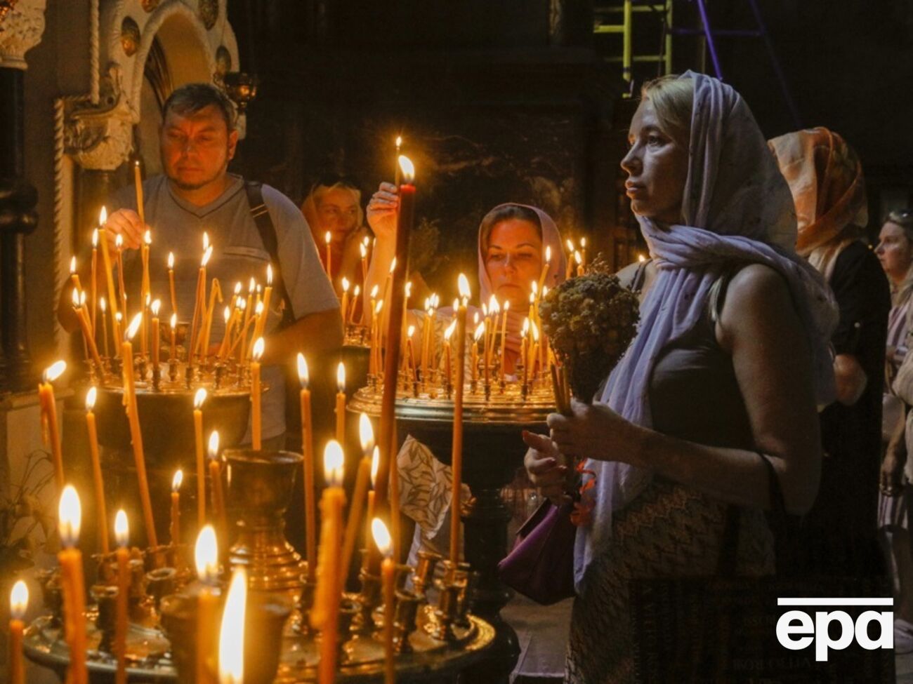 Результаты опроса свидетельствуют, что большинство украинцев поддерживают запрет российской церкви в Украине