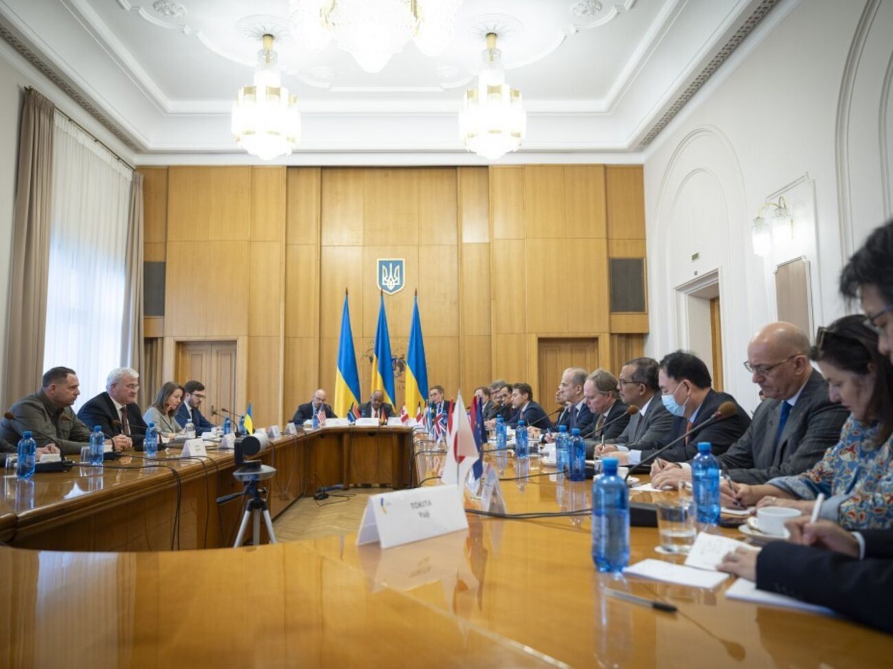 Создать условия для начала результативных переговоров должна реализация плана победы Украины, отметил Ермак на встрече с представителями G20