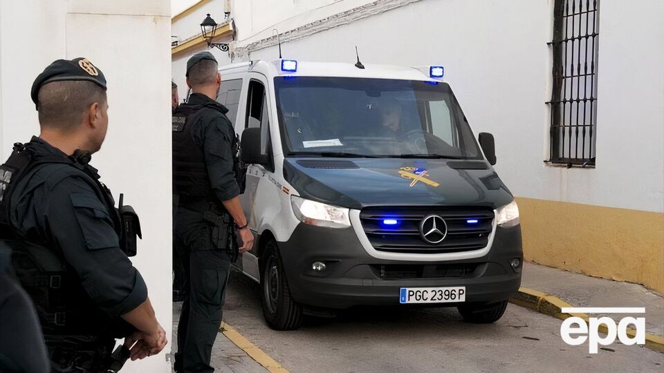 В Іспанії викрили осіб, які в обхід санкцій постачали в РФ хімічні речовини