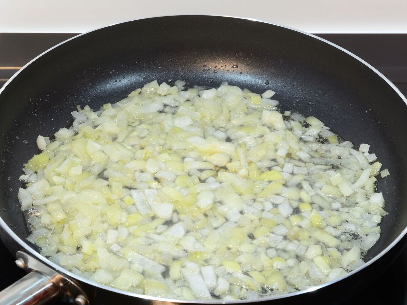 Чтобы убрать характерный запах лука, к нему добавляют соду