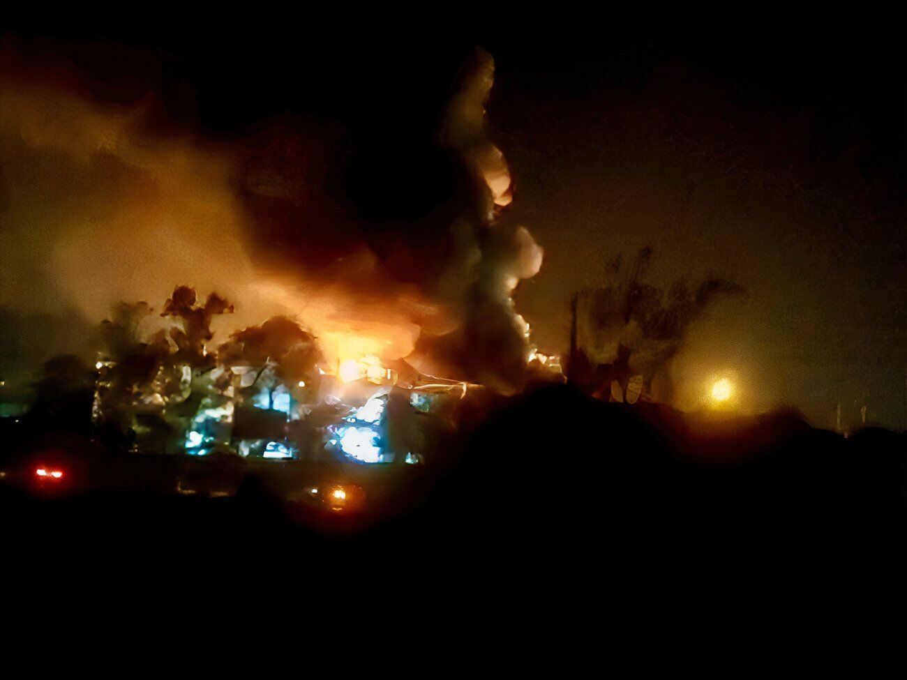 В Иране загорелся НПЗ на юго-западе страны