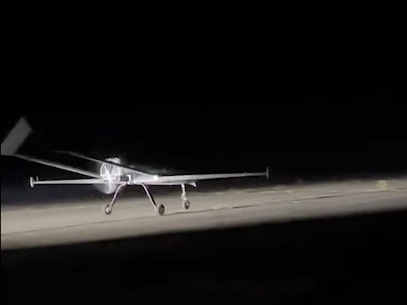 БПЛА можно запрограммировать на более 1 тыс. различных маршрутных точек, чтобы избежать российской ПВО, отметил CNN