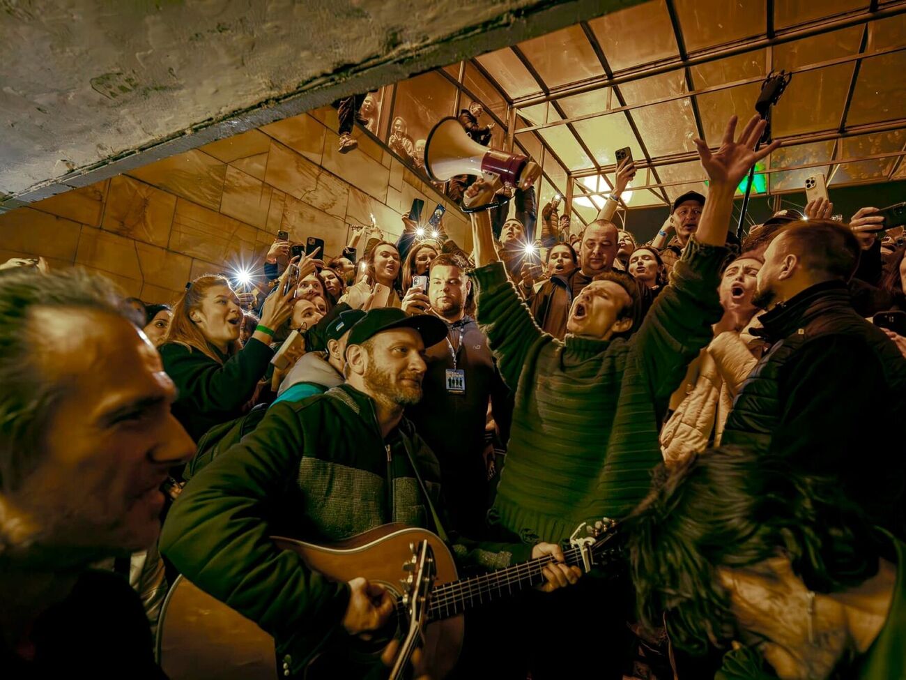 Вакарчук в метро использовал вместо микрофона мегафон