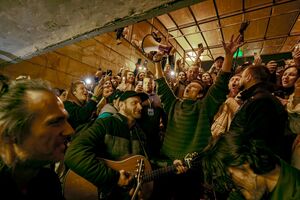 Вакарчук в метро использовал вместо микрофона мегафон