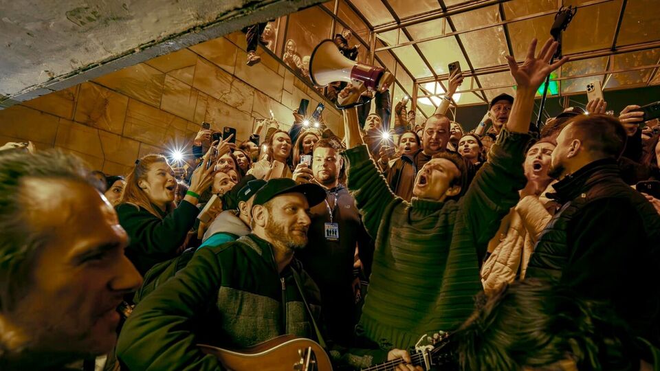 Вакарчук в метро использовал вместо микрофона мегафон