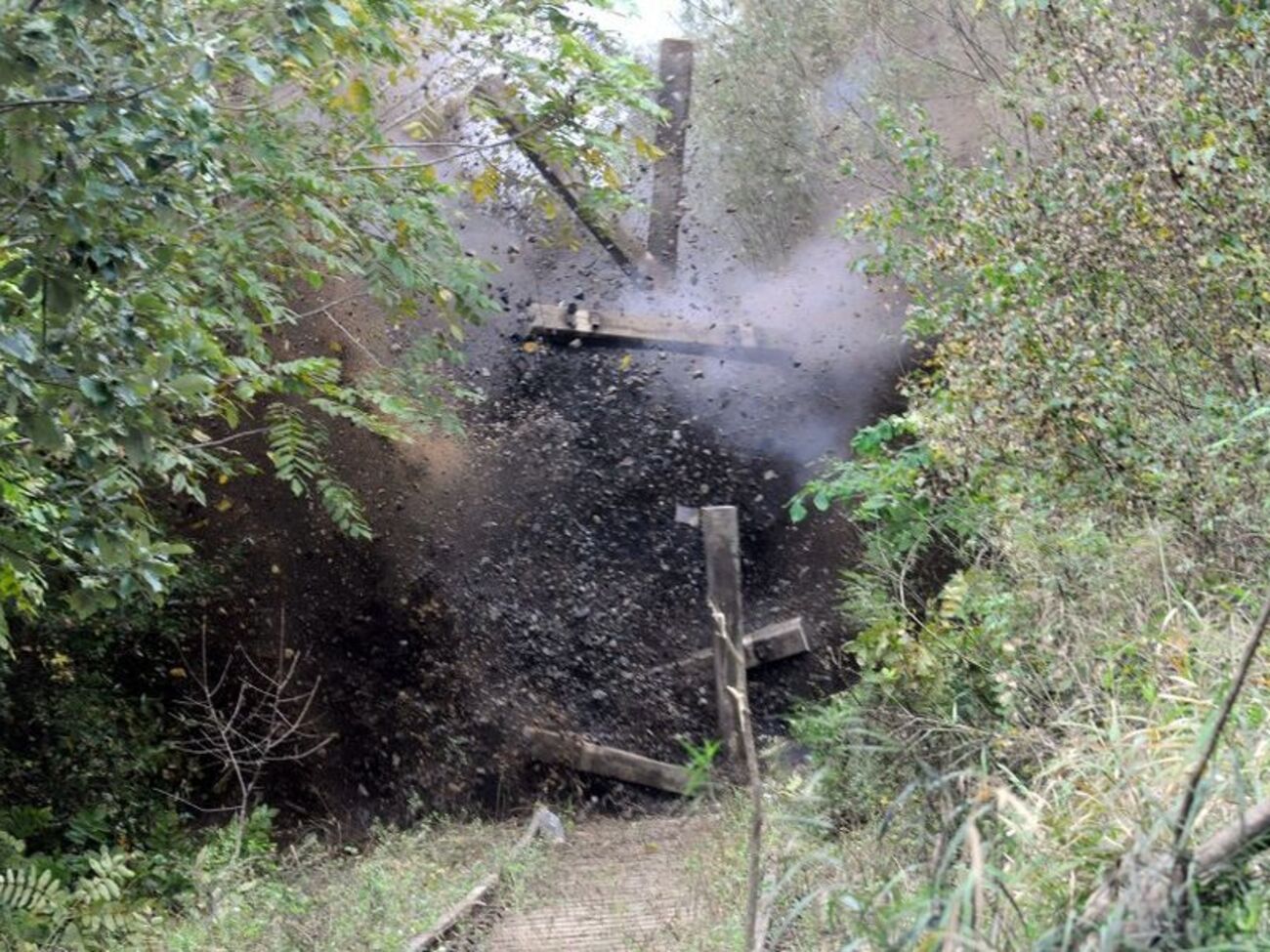 Северная Корея разрушила все дороги на границе с Южной Кореей