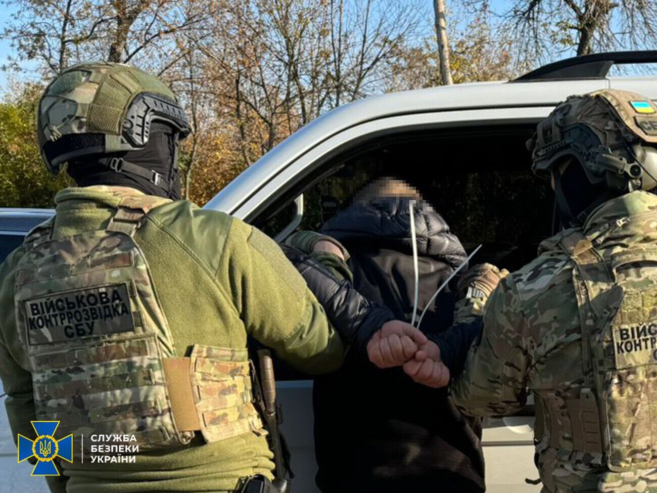 По информации следствия, мужчина пытался узнать базирование украинских войск, их ориентировочное количество и имеющееся вооружение