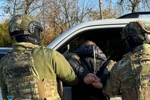 По информации следствия, мужчина пытался узнать базирование украинских войск, их ориентировочное количество и имеющееся вооружение