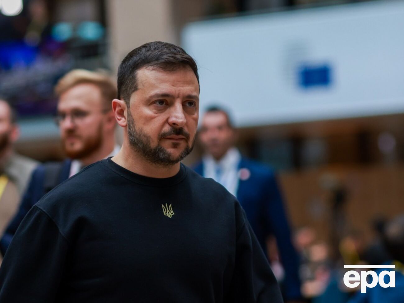Зеленский не считает красными линиями приглашение Украины в НАТО. По его словам, оно сигнализирует: Украина станет членом НАТО, понимая, что это может быть уже после войны