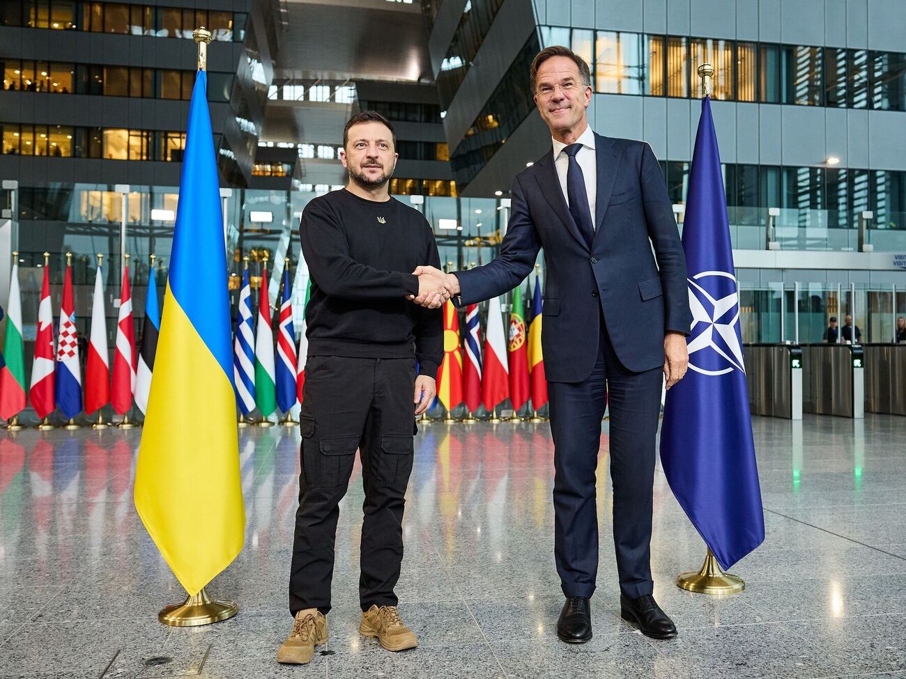 Україна не створює ядерної зброї, запевнив на пресконференції з Рютте Зеленський