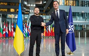 Украина не создает ядерное оружие, заверил на пресс-конференции с Рютте Зеленский