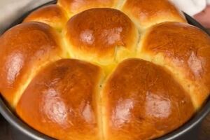 Выпекайте булочки 25 минут при 180 °C