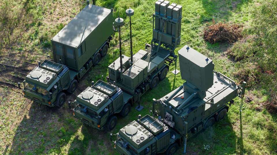 Німеччина передала Україні додаткові системи ППО IRIS-T SLM та IRIS-T SLS, повідомили в уряді ФРН