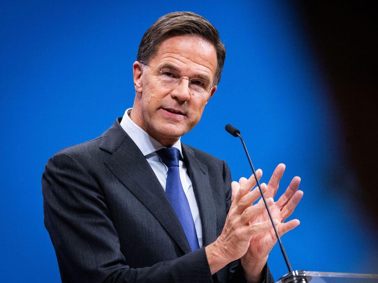 Даже если КНДР физически не присутствует на поле боя, она всячески помогает разжигать агрессивную войну РФ против Украины, отметил Рютте