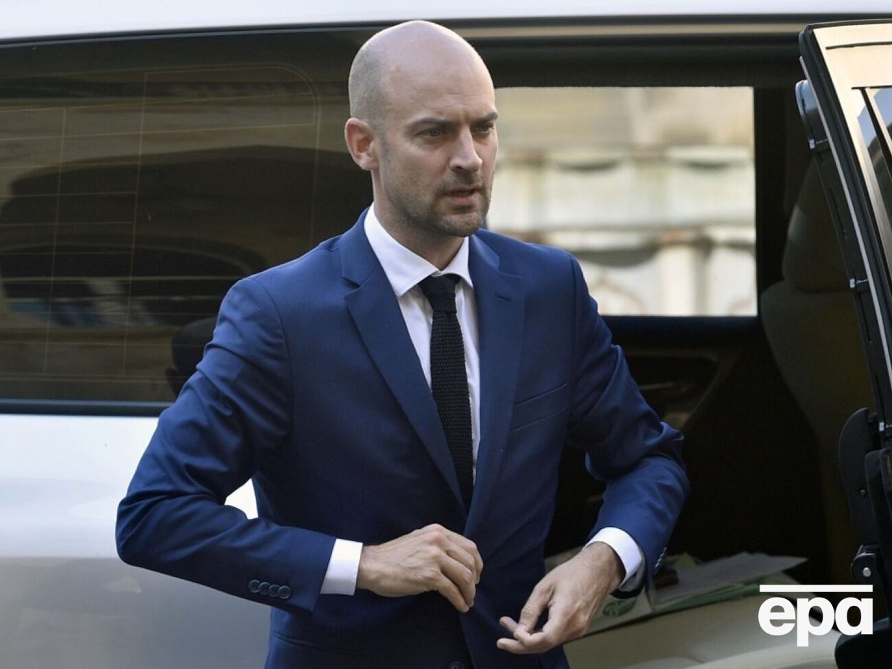 Барро приехал обсудить ситуацию на фронте, план победы, условия жизни гражданских и военных, отметила Le Parisien